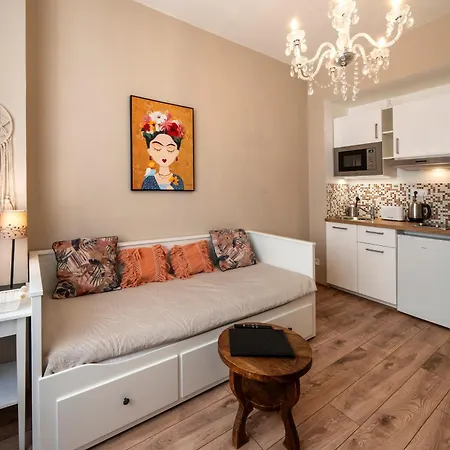 - Tower Petrin アパート